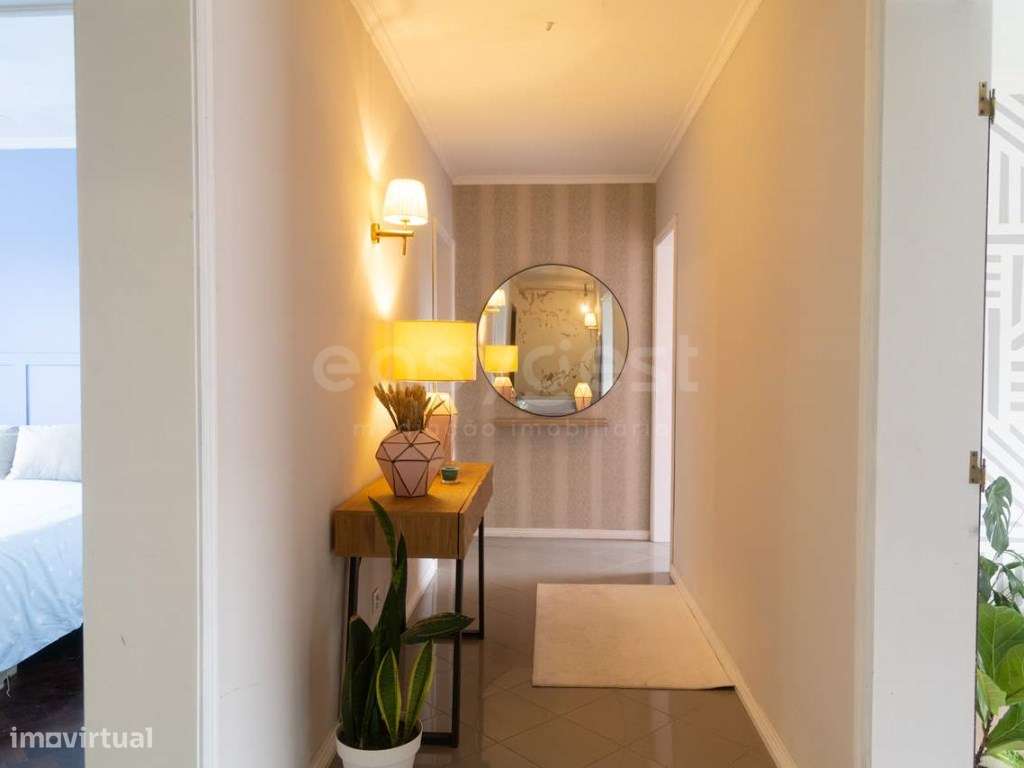 Moradia Familiar com garagem em Santa Bárbara da Ribeira Grande - Grande imagem: 4/30