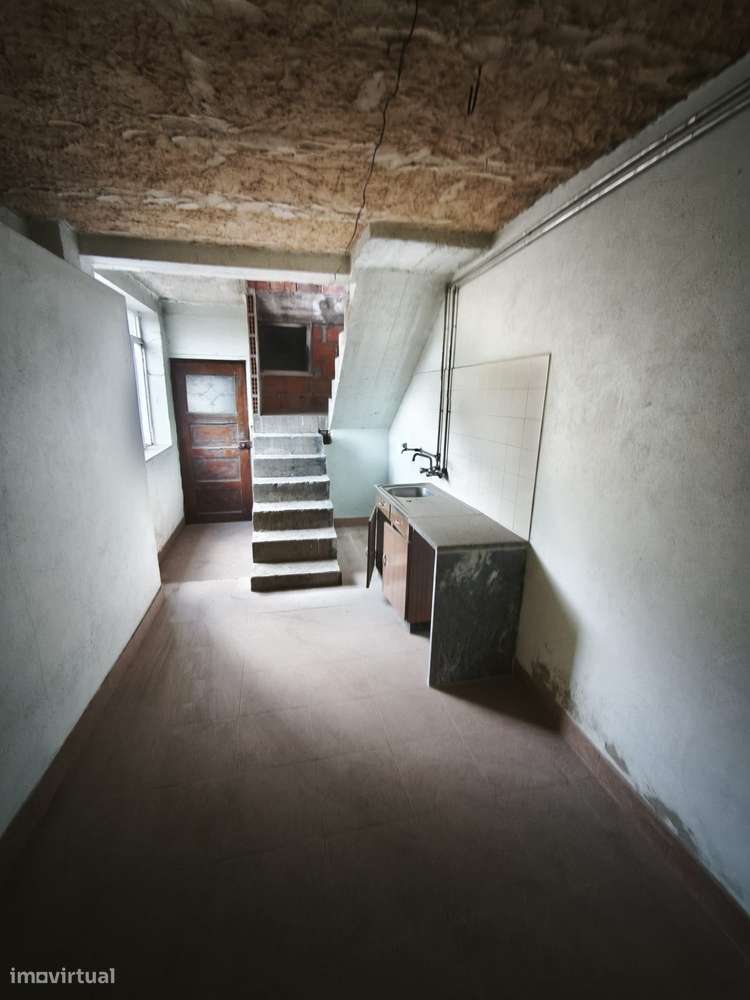 Casa em 4 pisos, para remodelar, em Lorvão, Penacova, Coimbra-14