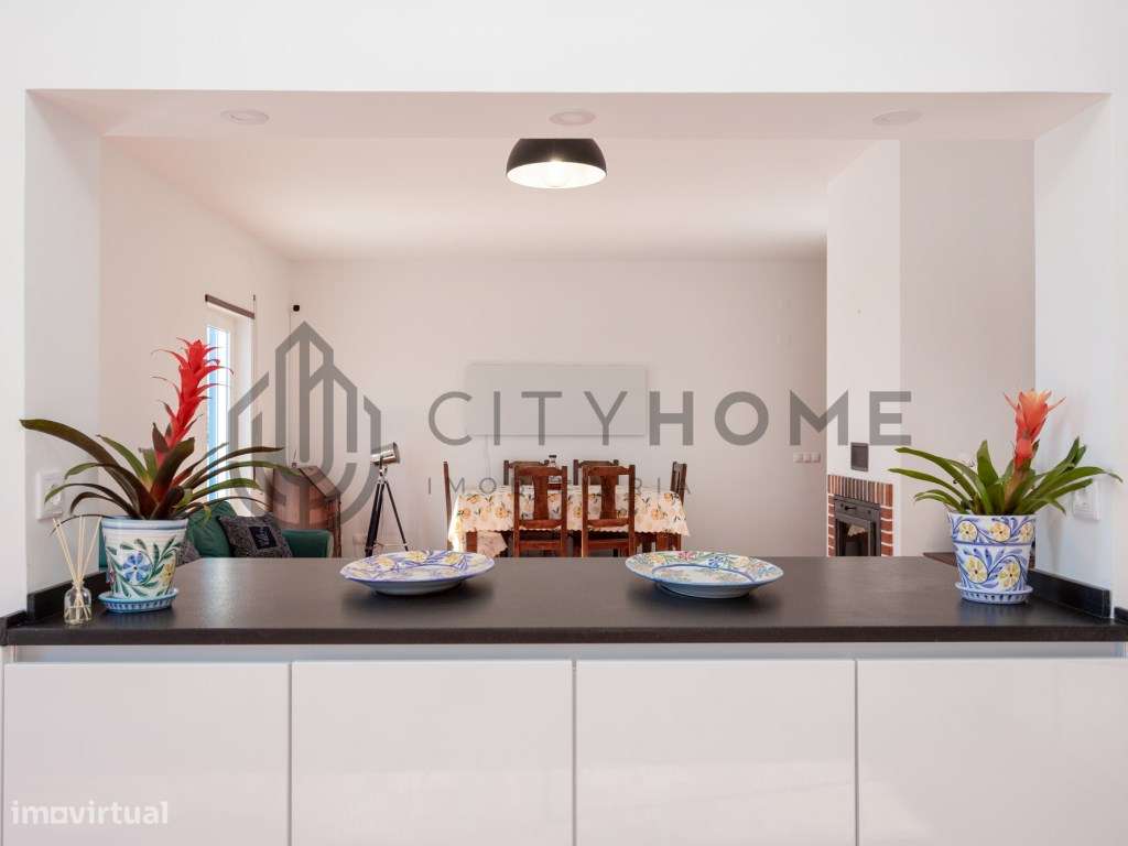 Moradia T4 com piscina infinita em terreno amplo em Silves-9