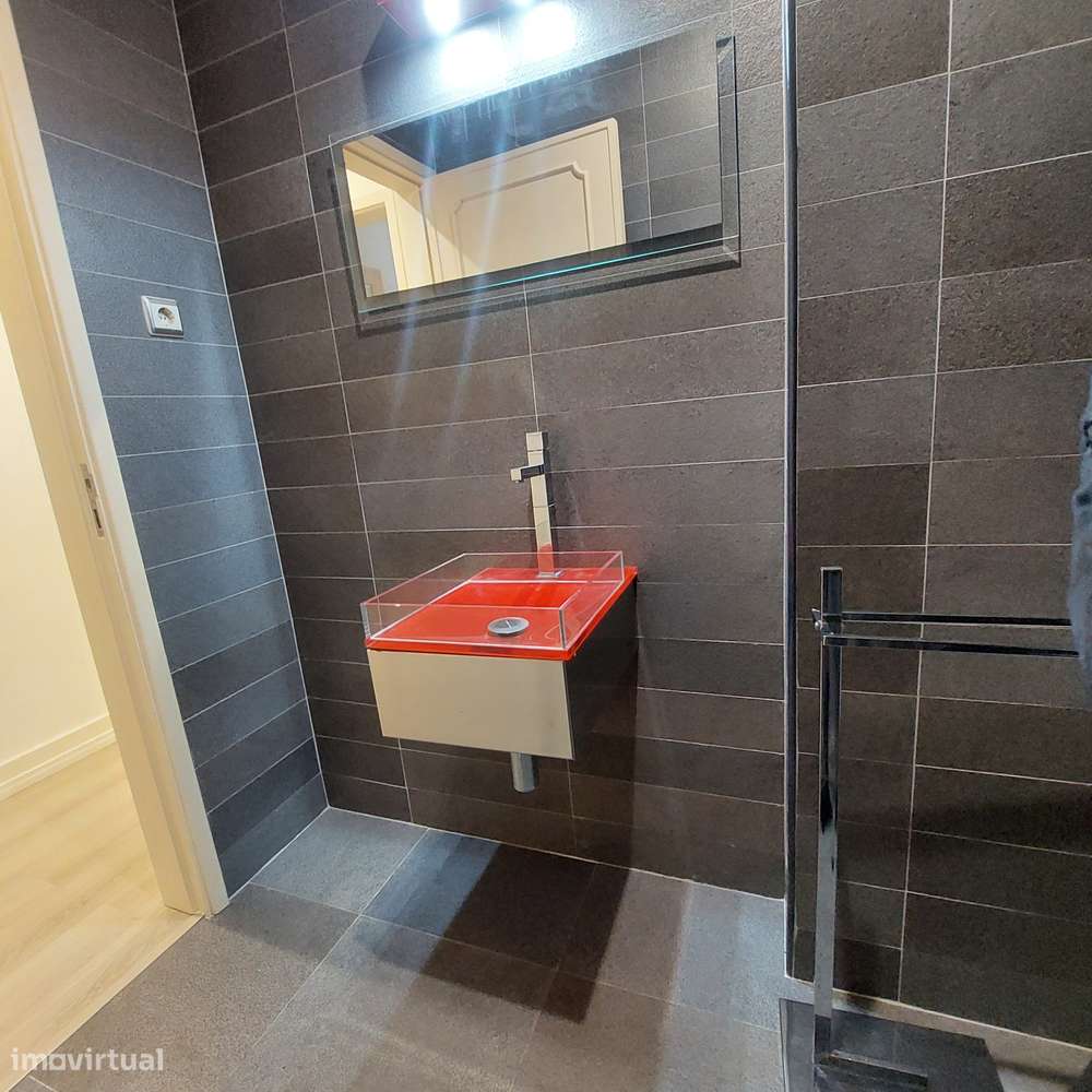 Apartamento T4 com 3 casas de banho e garagem-10