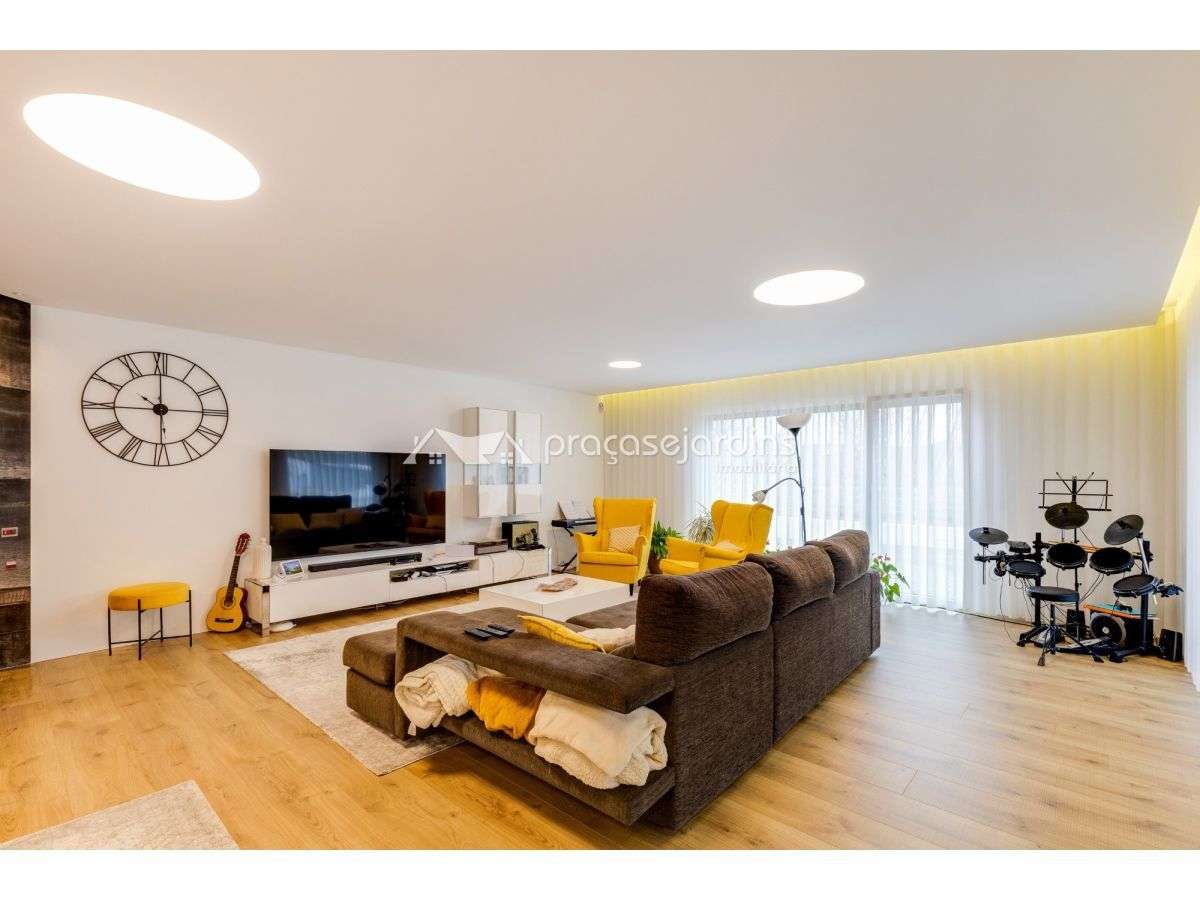 Moradia T5 Contemporânea e elevada eficiência energética – Amor, Le...-7