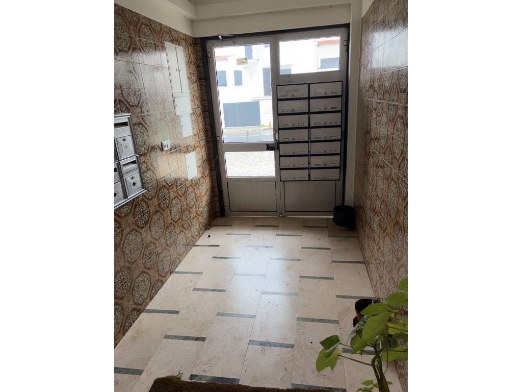 Espetacular apartamento T2 com varanda junto ao Hospital dos Lusiadas.-30