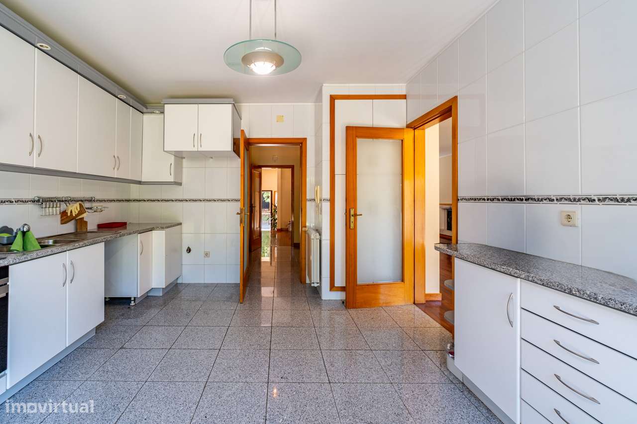 Magnifica Moradia T4 - Aldeamento privado com duas piscinas na Maia-7