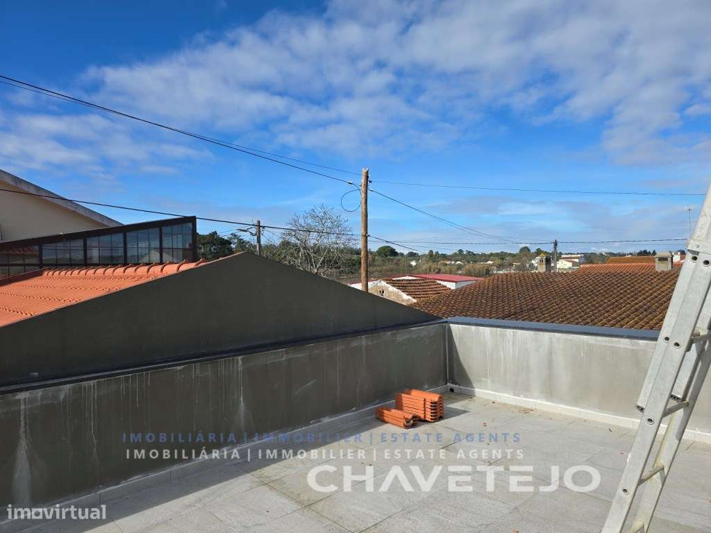 Moradia T4 Moderna c/ Garagem, estilo e Conforto a um Passo de Tomar-53