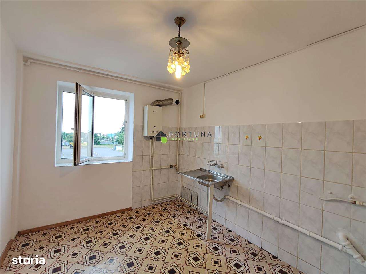 Camera de vanzare, zona Bartolomeu (comision 0%)-0