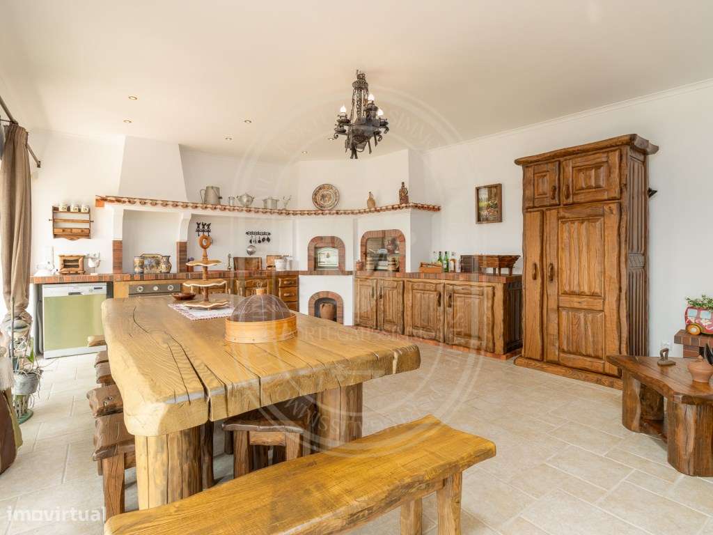 Moradia de Luxo T4+2, Remodelada, Mobilada, Piscina, Salão de Jogos...-41