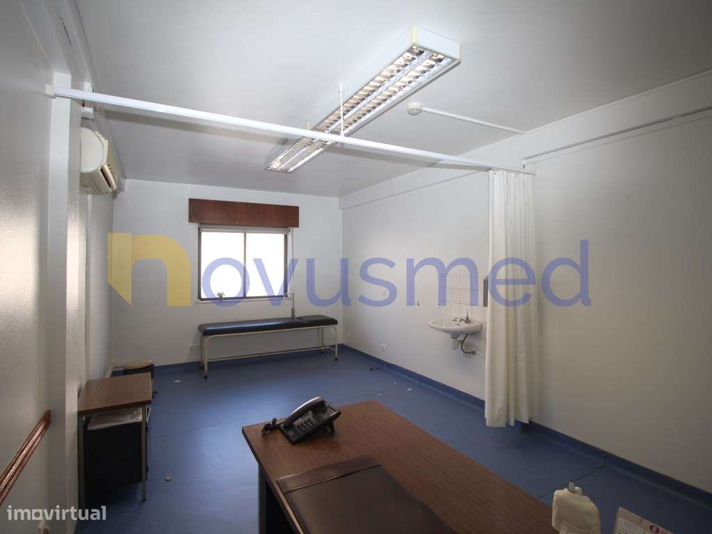 Apartamento T3 para renovar no Centro de São Bartolomeu de Messines - Grande imagem: 4/37