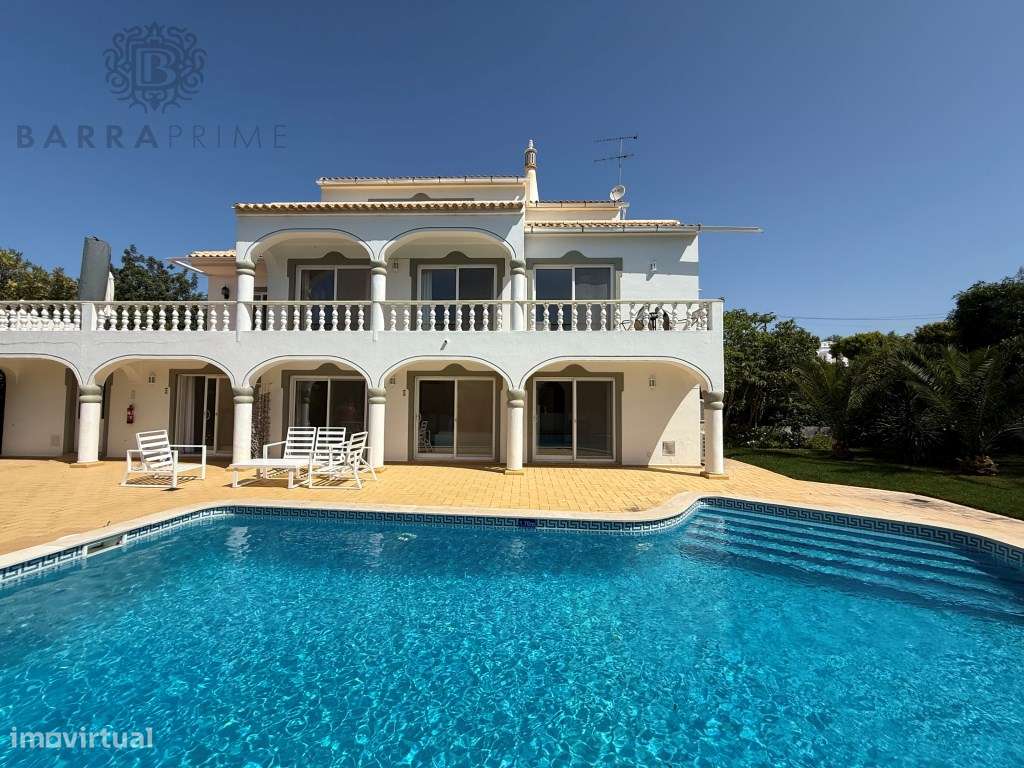 Moradia com 5 Quartos, Jardim e Piscina Privativa em Boliqueime - Grande imagem: 1/8