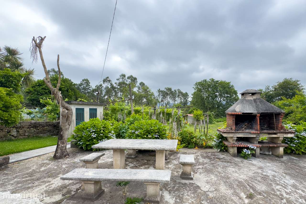 Moradia T4 Independente + T0 em Lago, Amares - Oportunidade Única!-7