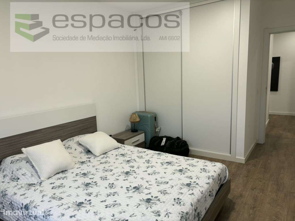 Apartamento T3 semi-novo - Grande imagem: 3/28