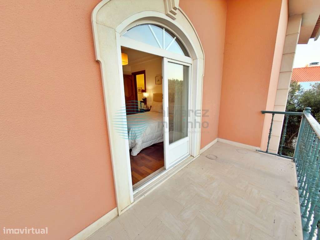 Moradia V5 com terreno com 2075m2, vista de mar-48