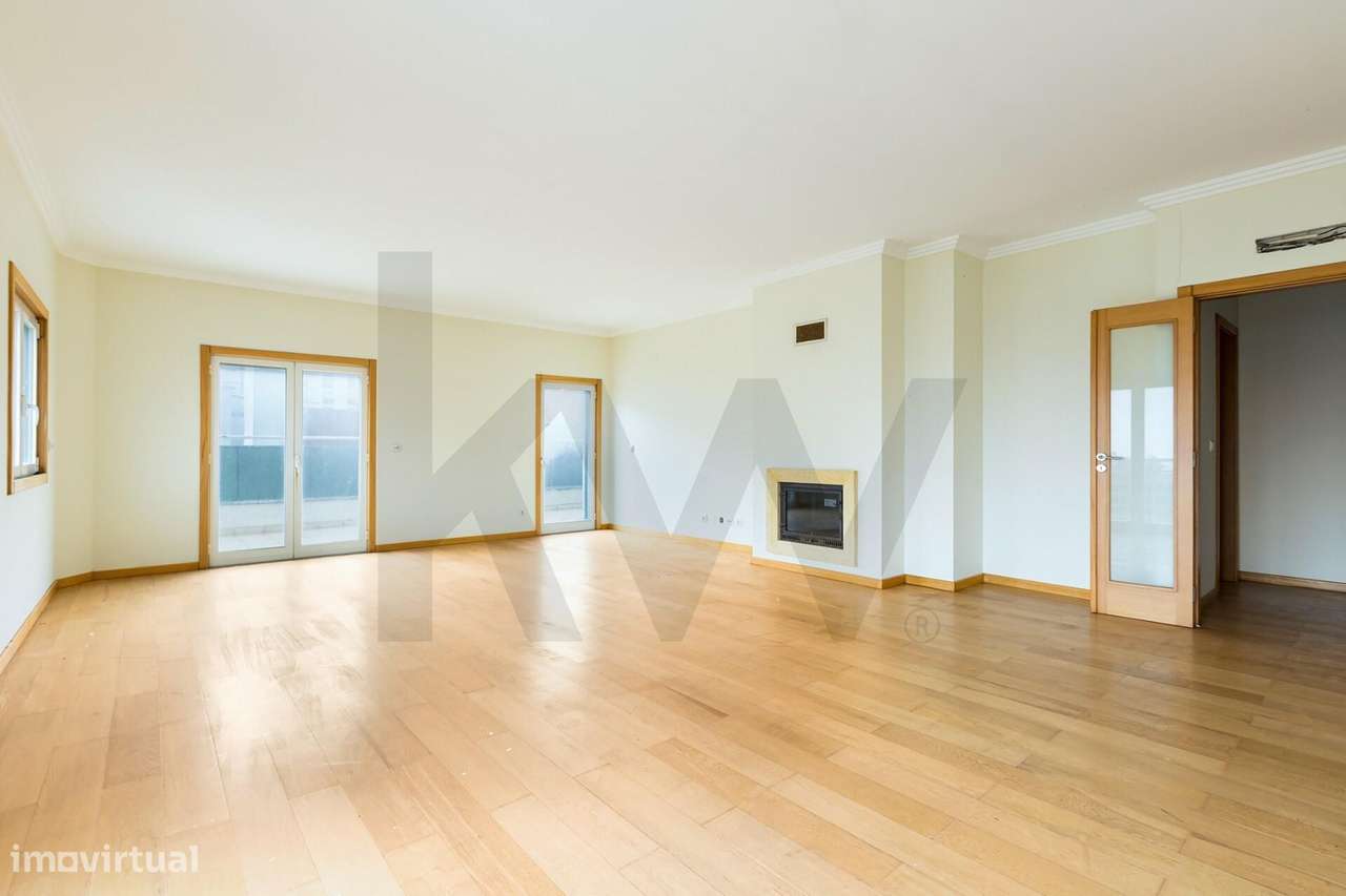 Apartamento T3 | Com Varandas em Condomínio Privado | Paço de Arcos-9