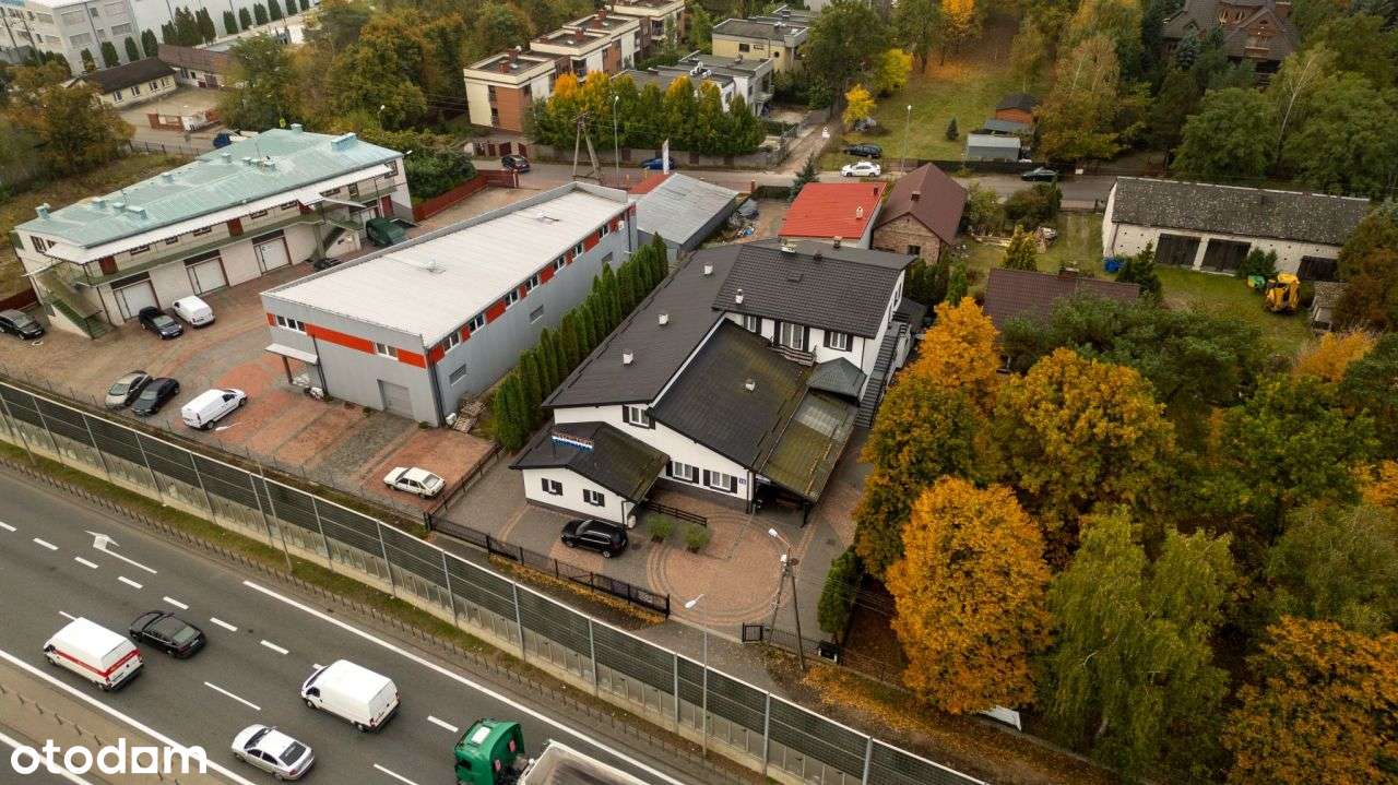 Duży budynek wielofunkcyjny w Łomiankach-1