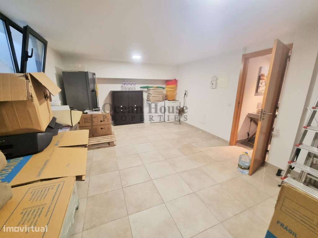 Moradia moderna com piscina e garagem em condomínio - Vilamoura-16