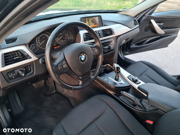 BMW Seria 3 320d Touring xDrive Advantage - 16