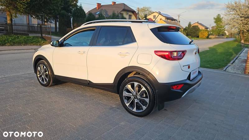 Kia Stonic 1.4 L - 8