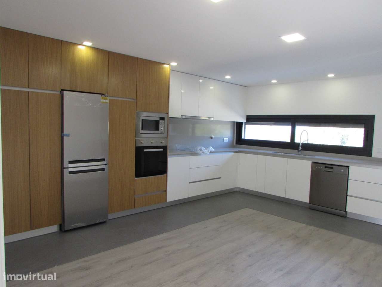 Moradia Gaveto, T3 ou T4. - Grande imagem: 4/19