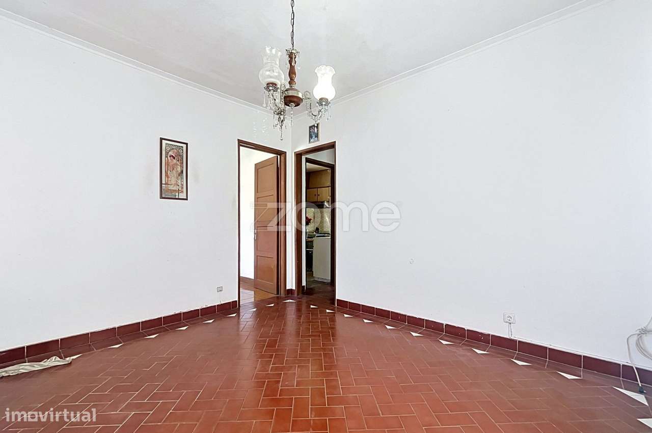 Moradia T4 com jardim e espaço exterior-30