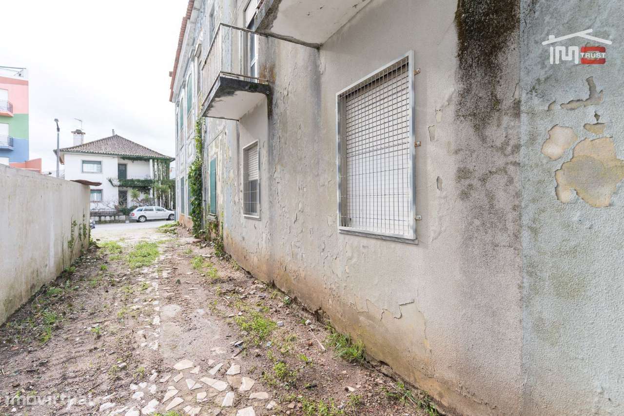 PREDIO PARA RECUPERAR A 300 METROS DO SANTUARIO DE FÁTIMA COM AREA ...-39