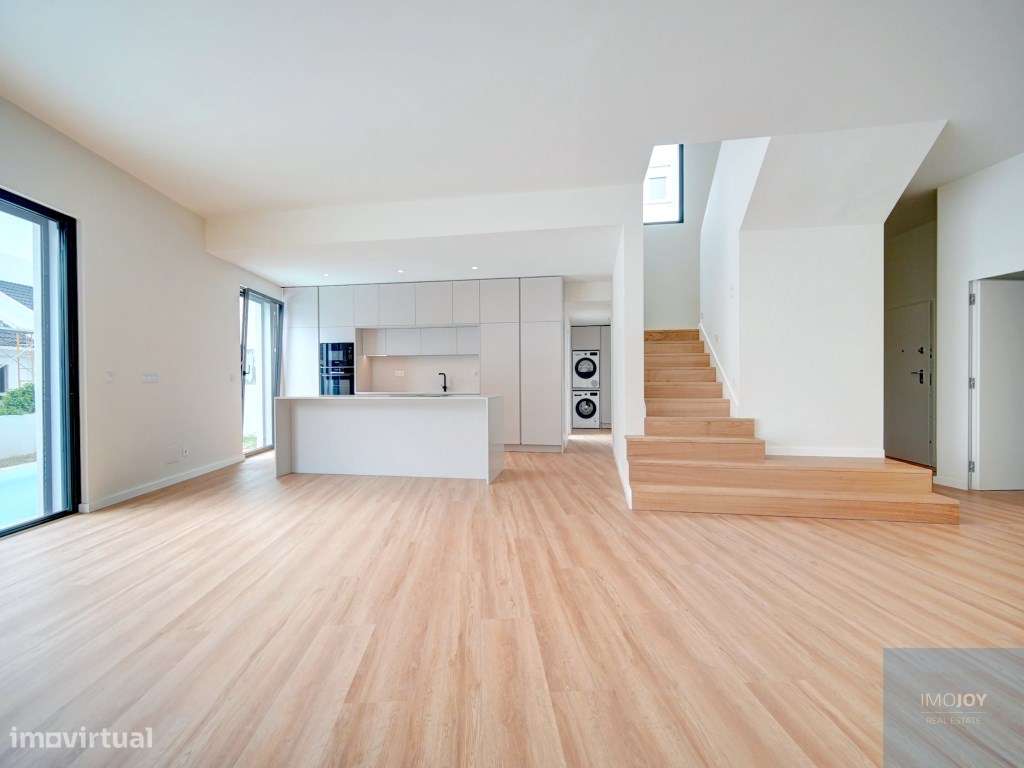 Moradia Isolada T5 com Piscina e Jardim a Estrear em Manique - Grande imagem: 4/31