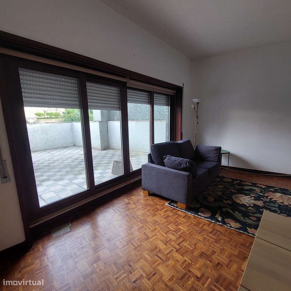 T1 com terraço na Rua dos Combatentes - Grande imagem: 2/21