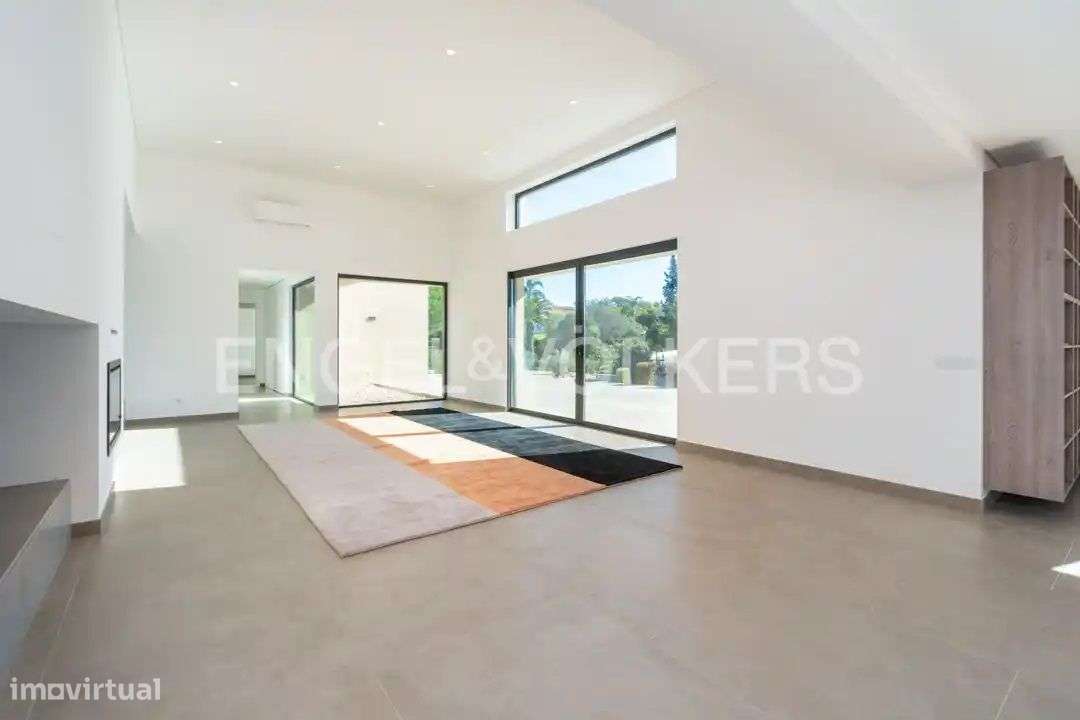 Moradia V4 Exclusiva perto do Carvoeiro - Grande imagem: 5/51