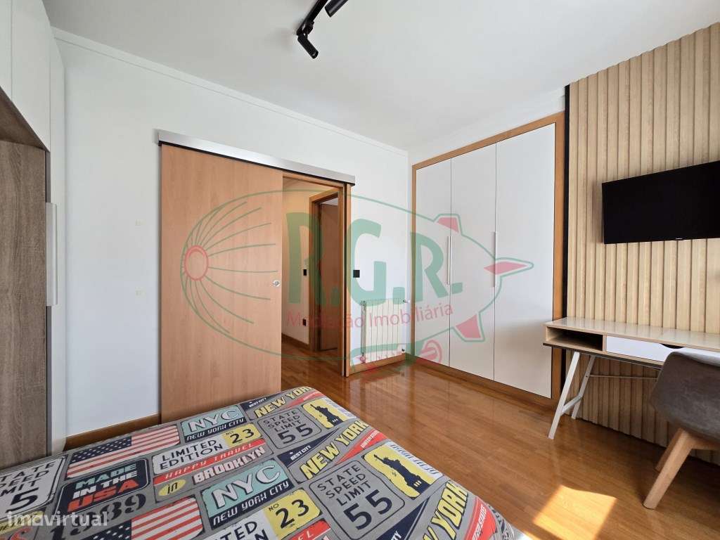 Apartamento T2| Lg Garagem 2 Carros | Localização Central São Cosme-38