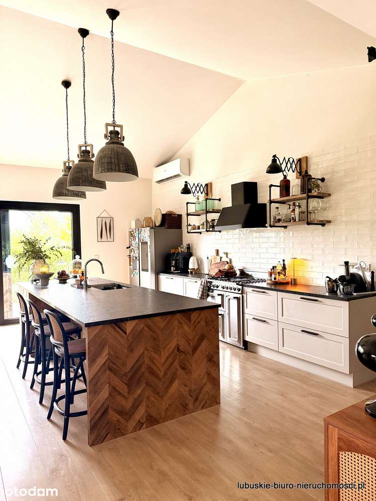 Komfortowy dom jednorodzinny z pięknym ogrodem-15