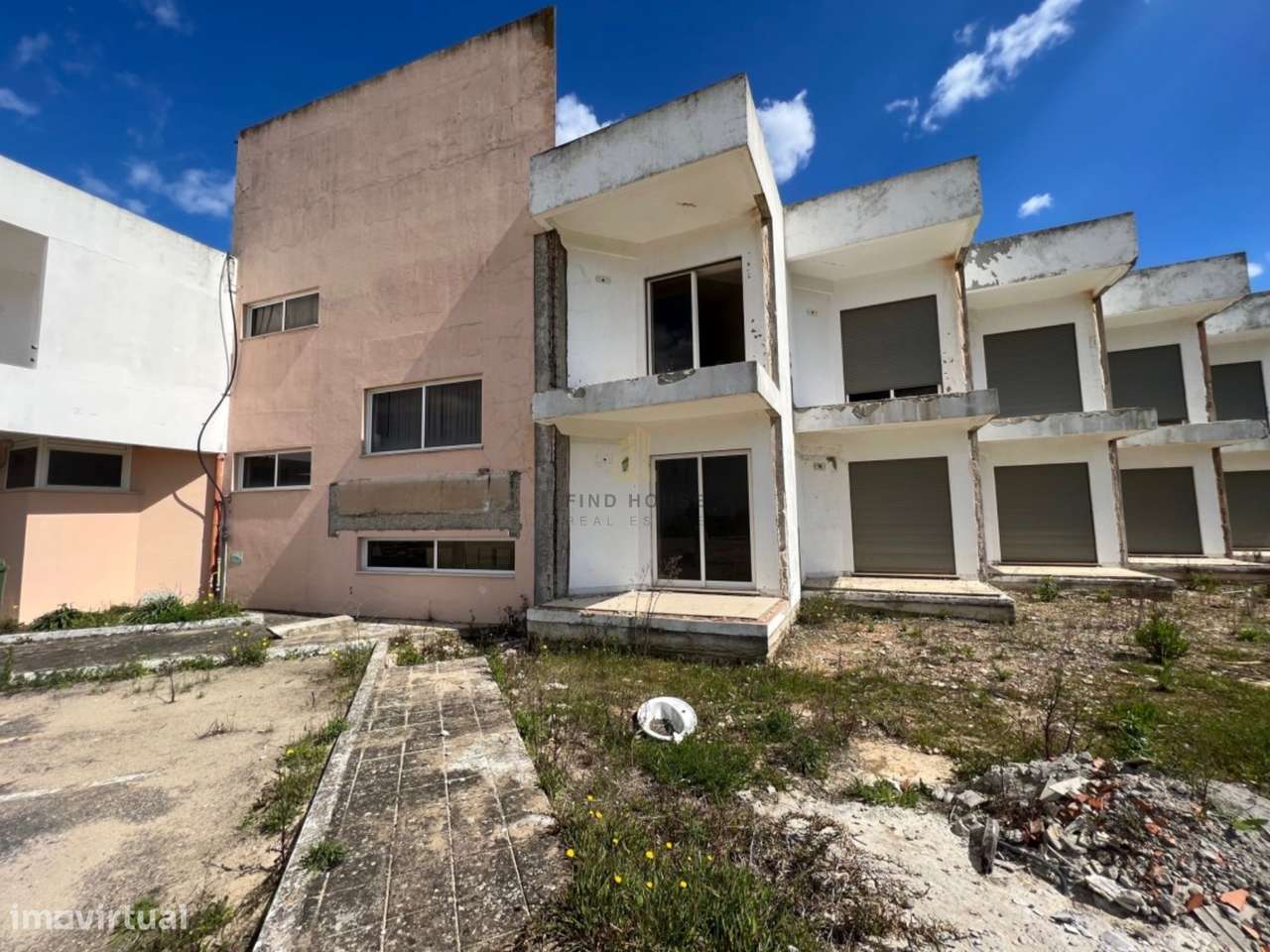 Vende-se antiga unidade hoteleira, com projeto aprovado no Pego, Abran - Grande imagem: 4/18