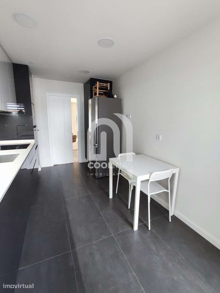 T2 Recente Torre da Marinha com logradouro - Grande imagem: 2/28