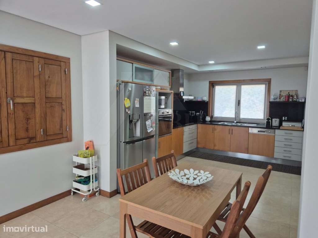 Moradia T4 com Suite, Jardim e Garagem - Centro de Ponte de Lima-38