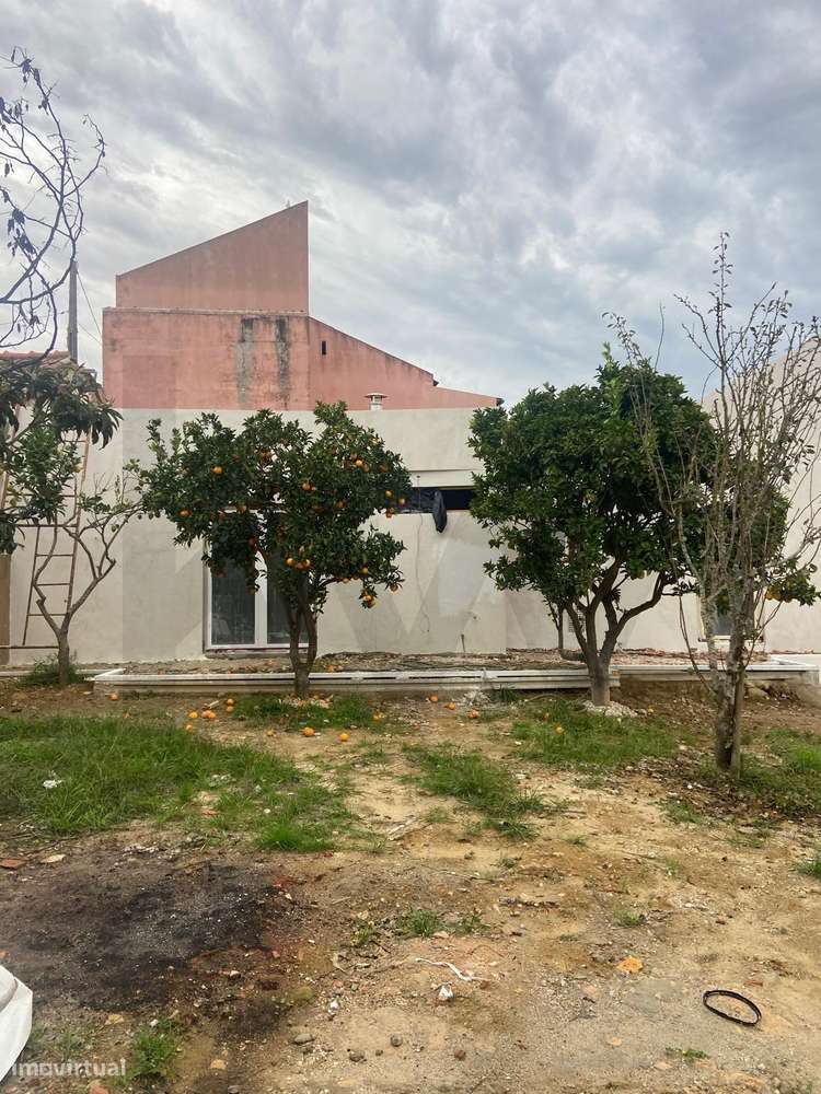 Moradia Térrea Exclusiva: Charme Antigo e Luxo Moderno em Penedos d - Grande imagem: 4/43