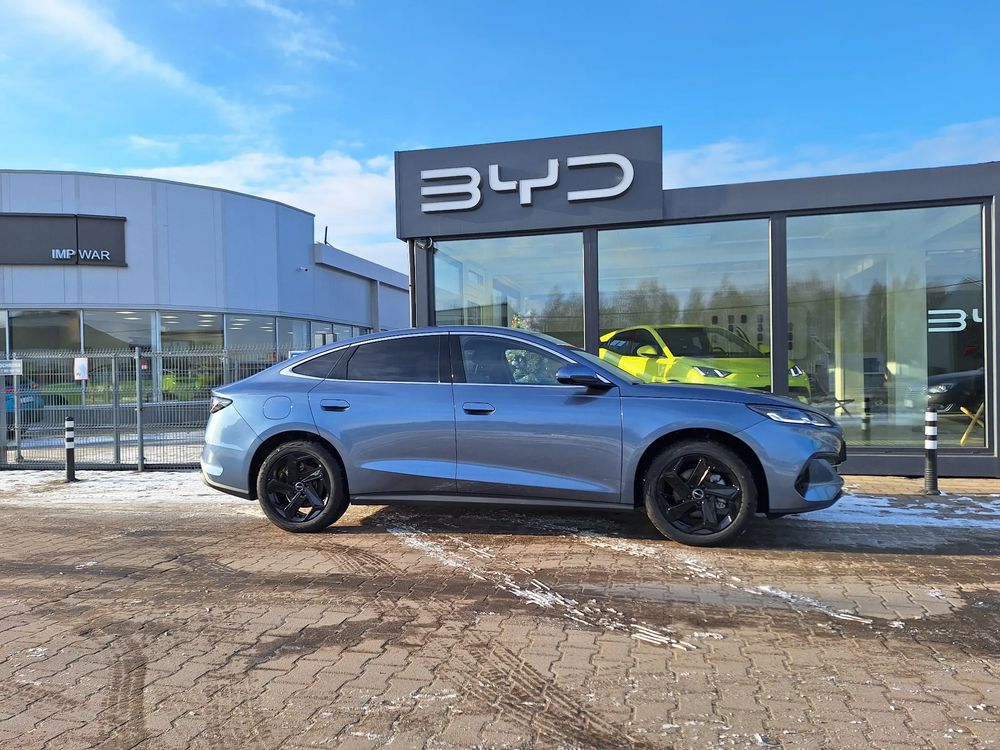 Zasięg 1455 km / Kamera 360 / Ekran 12,8''