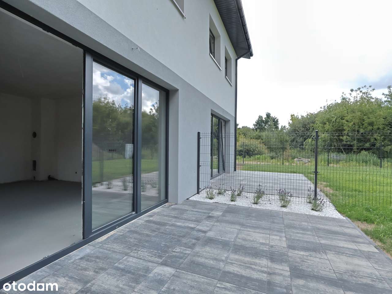 Nowoczesny dom w zabudowie bliźniaczej - Słomin-5