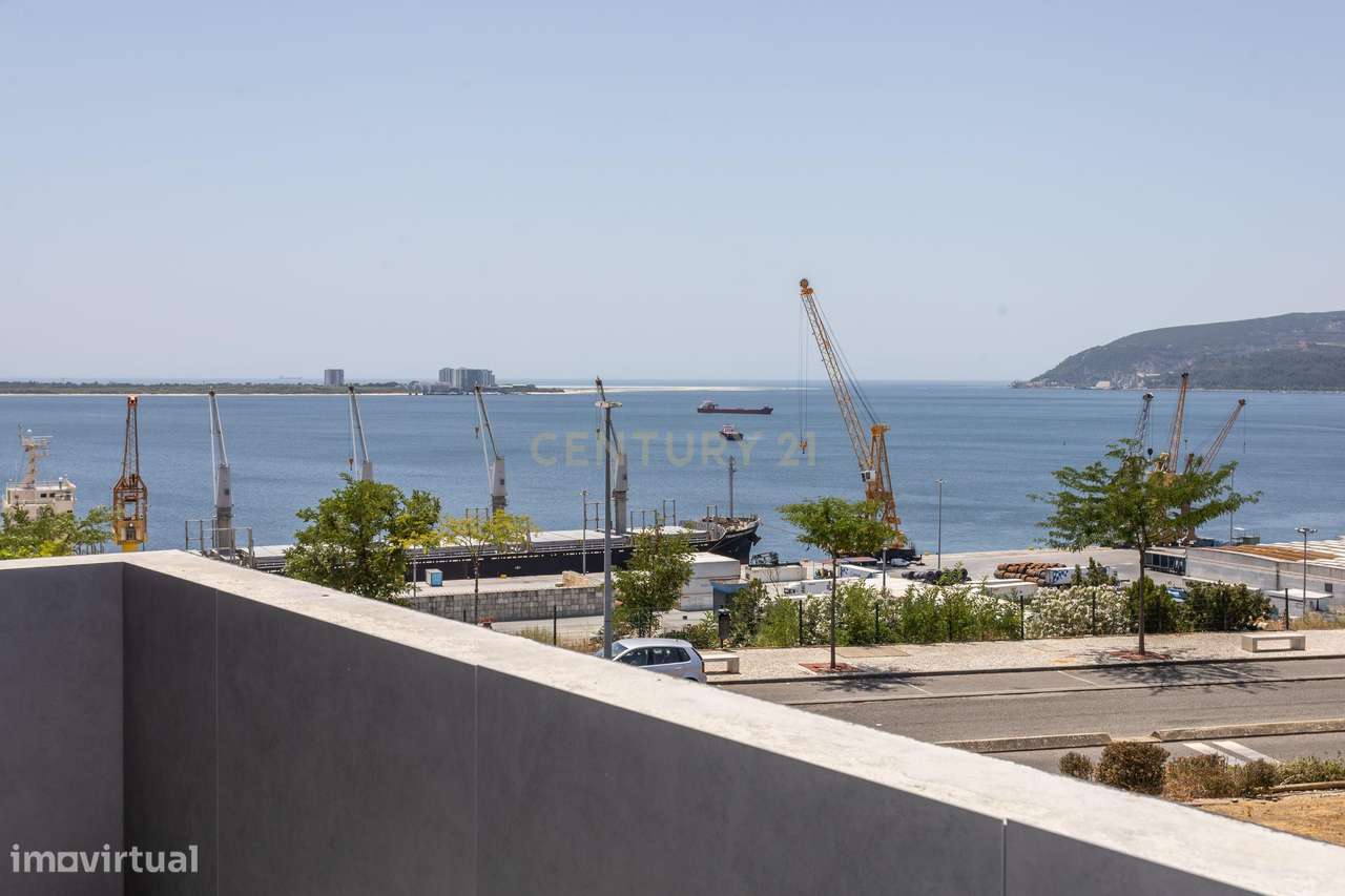 Moradia T4 de Luxo em Setúbal com Vista Rio e Serra-14