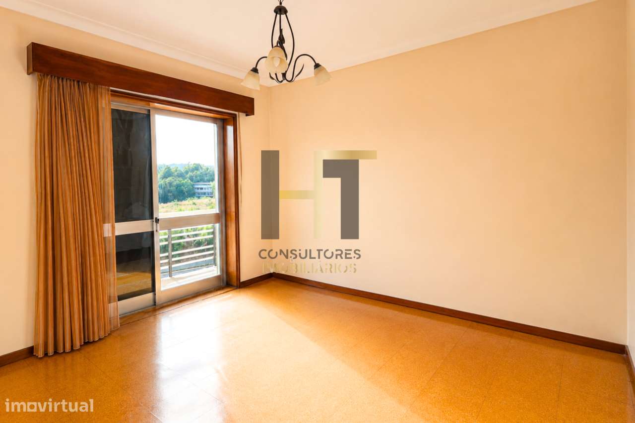 Apartamento T3 com Garagem e Duas Varandas a 5 Minutos do Metro e do I-10