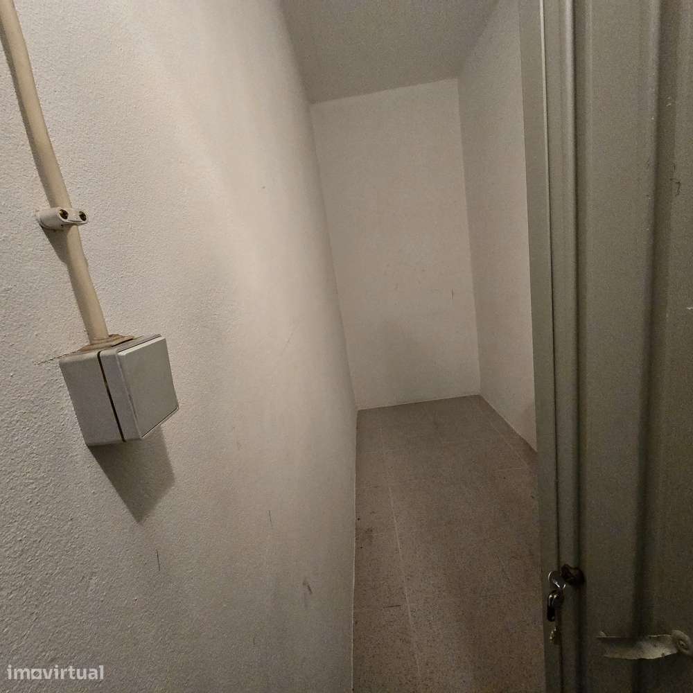 T1 c/vista desafogada, varanda, parqueamento e arrecadação-10