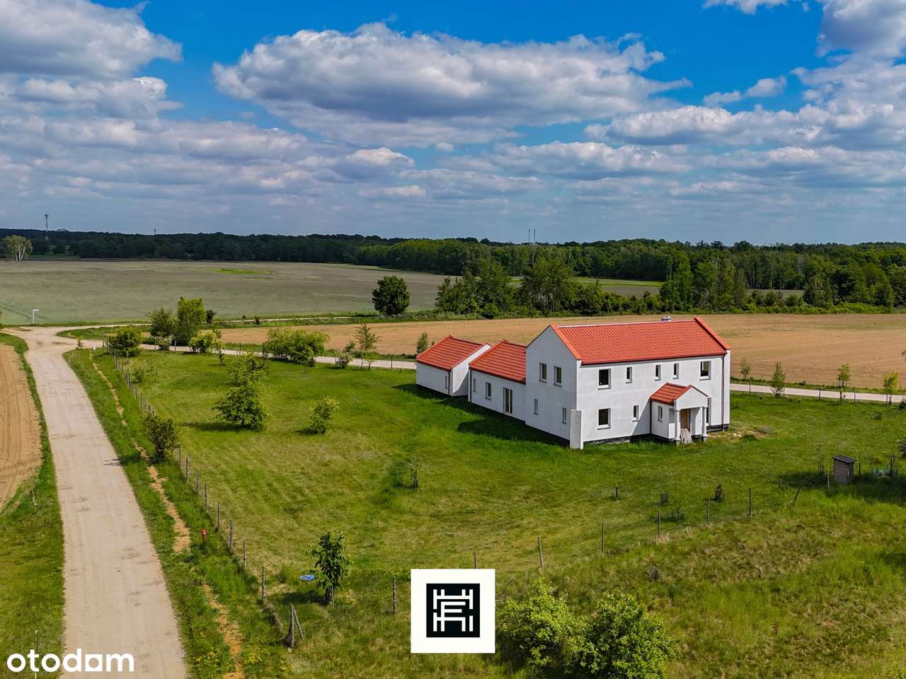 Posiadłość na przedmieściach z potencjałem - Czy to będzie Twój Dom?-18