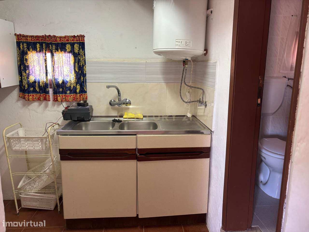 Quintinha com Moradia T2 + Armazém | 2ha vedados | Rio | Fruteiras | A-7