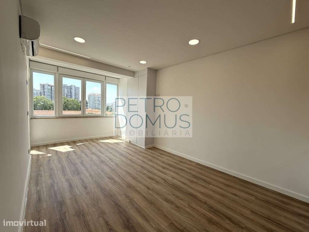 T1 TOTALMENTE RENOVADO COM GARAGEM E ARRECADAÇÃO - BENFICA - Grande imagem: 4/23