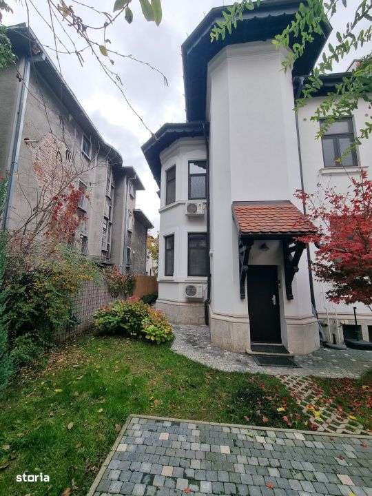 VILA RESTAURATA // DOROBANTII CAPITALE - Imagine principală: 1/19