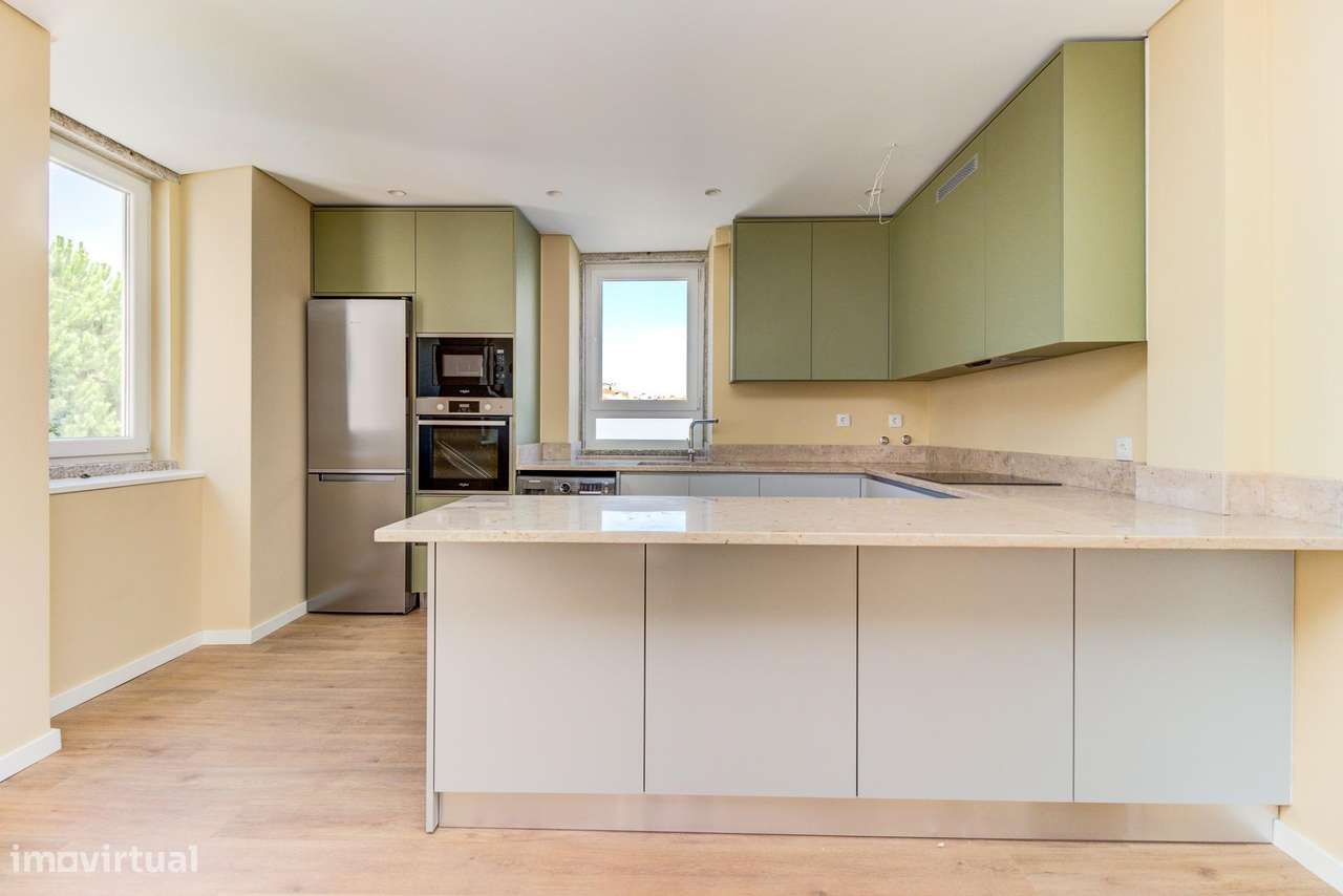 Apartamento T2 Duplex com 140m2, em Massamá-7