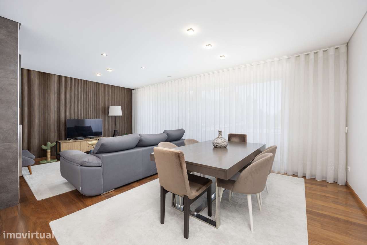 Apartamento T3 com 140m2 | Garagem 2 carros-1
