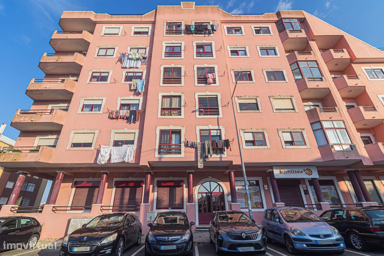 Apartamento T2 com elevador e varanda vista serra Sintra, em Rio Mouro-34