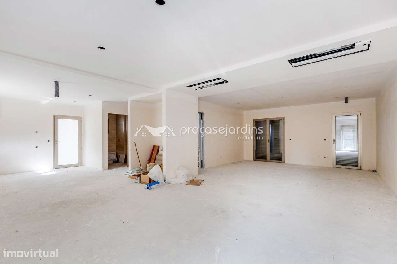 Moradia T3 com Garagem para 3 Viaturas a 5 Minutos de Leiria-22