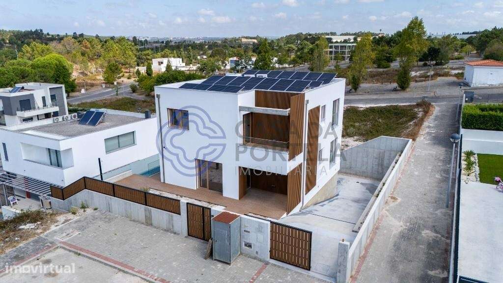 Moradia T4 com3 suites isolada-24