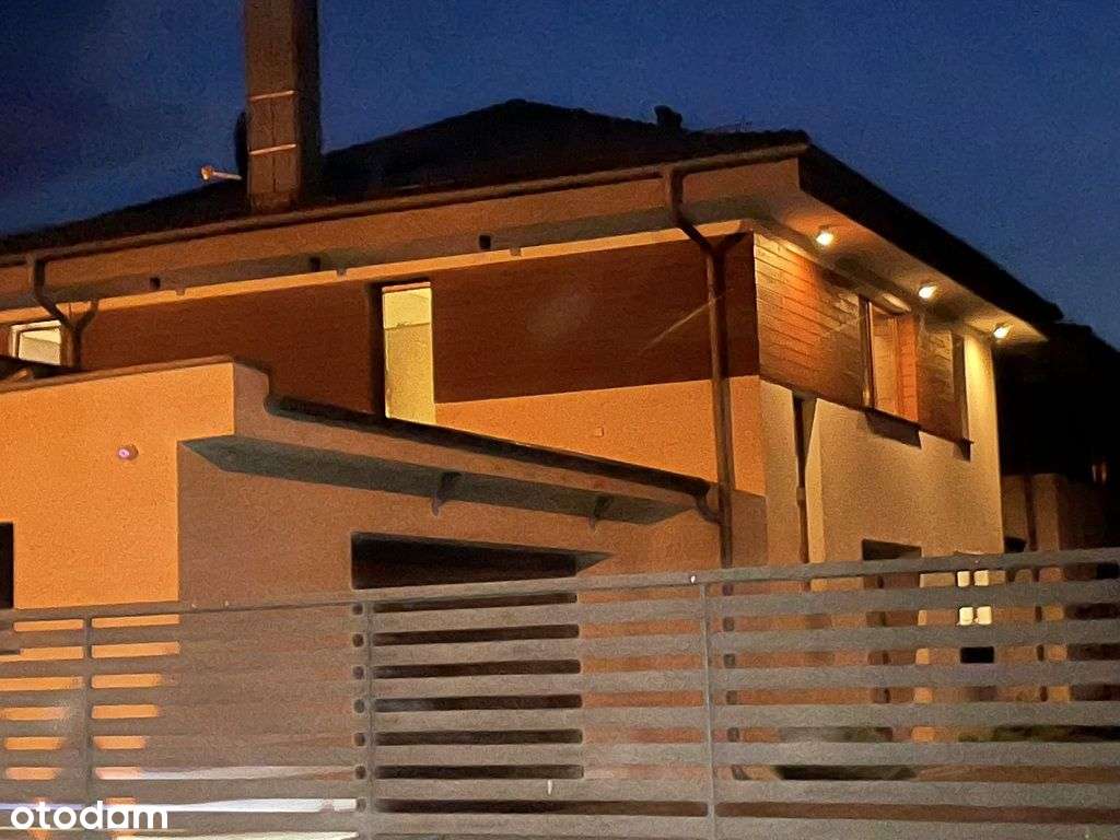 Nowoczesny dom z garażem, pompą ciepła i solarami-9