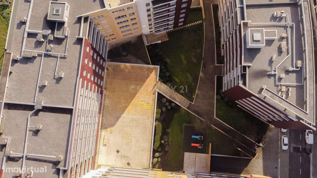 Apartamento T3+1 Duplex com 2 boxes, junto ao Mercadona-16