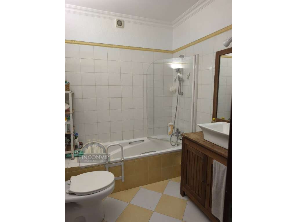 Vende-se andar de moradia bi-familiar - Rés do Chão em São Domingos...-14