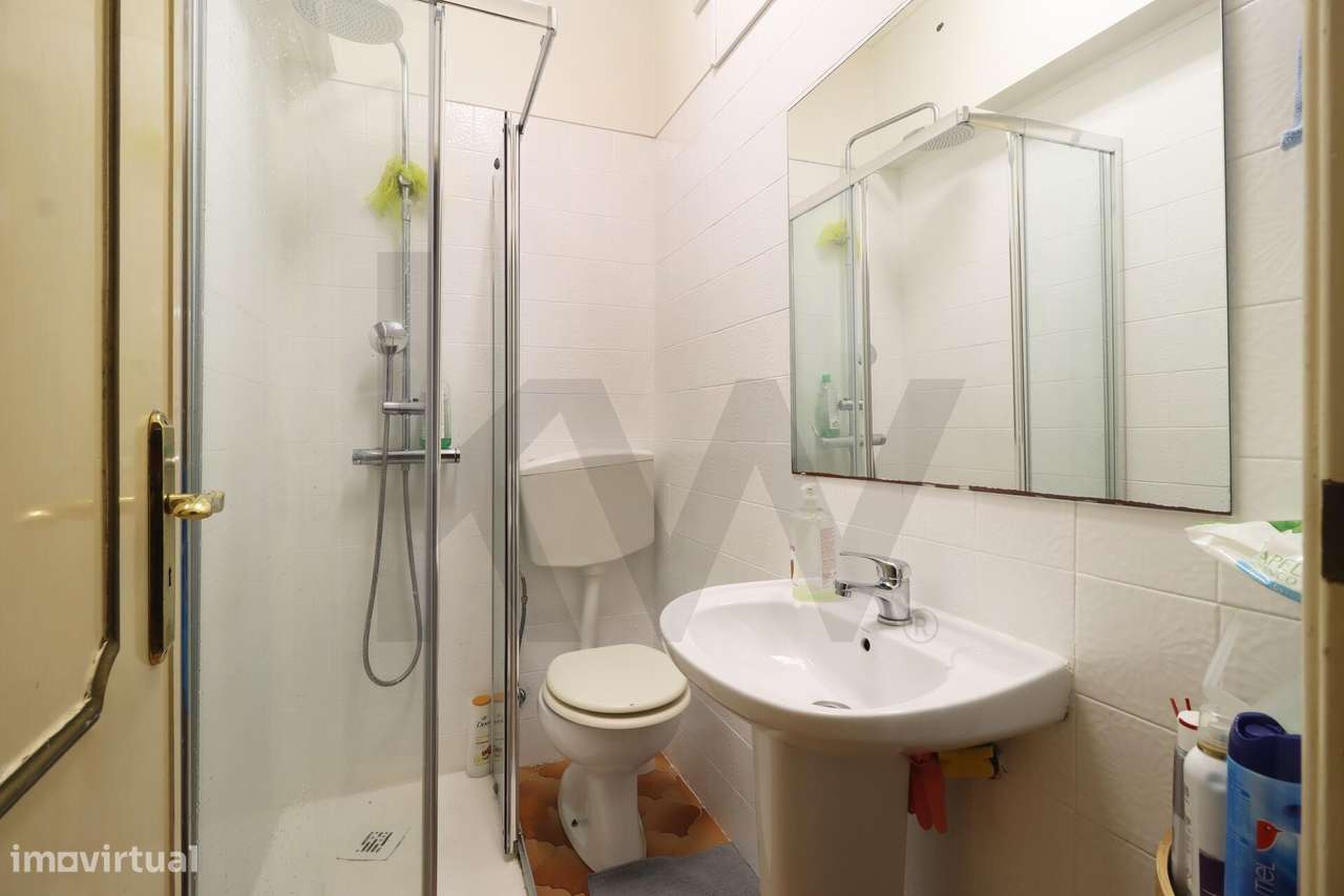 Espaçoso Apartamento T4 com Excelente Localização em Monte Abraão - Grande imagem: 5/15